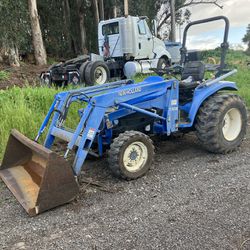 New Holland 33HP Tractor Loader 4x4