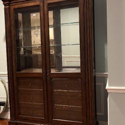 Bernhardt Solid Wood Lighted China Cabinet / Curio