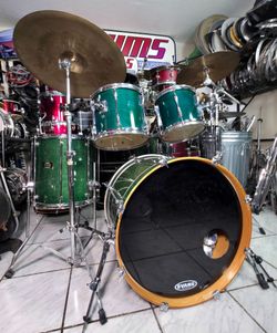 Complete Drum Set  !! $420 or best offer !!