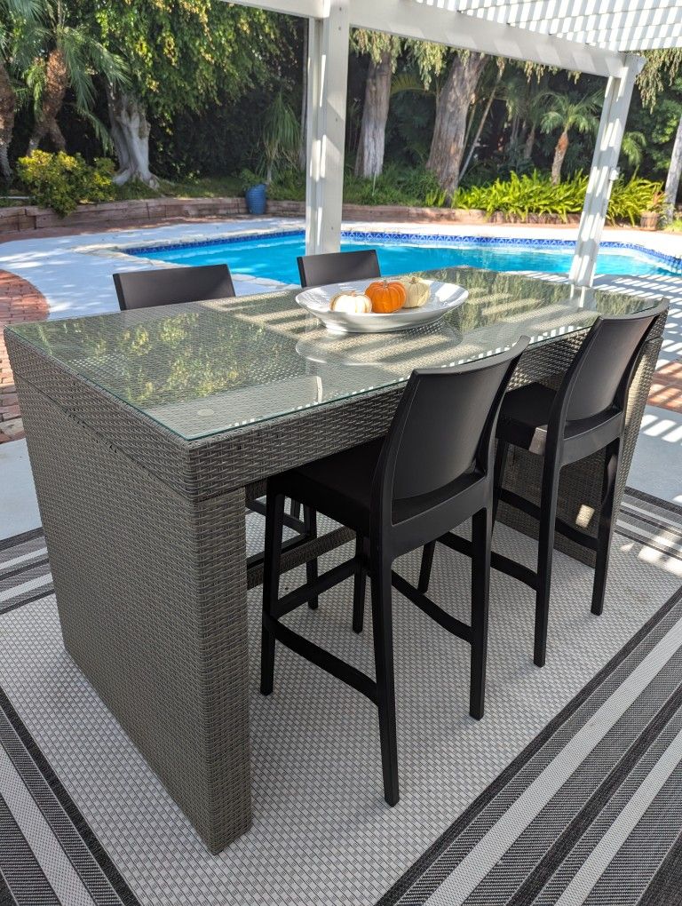Outdoor Table And Chairs