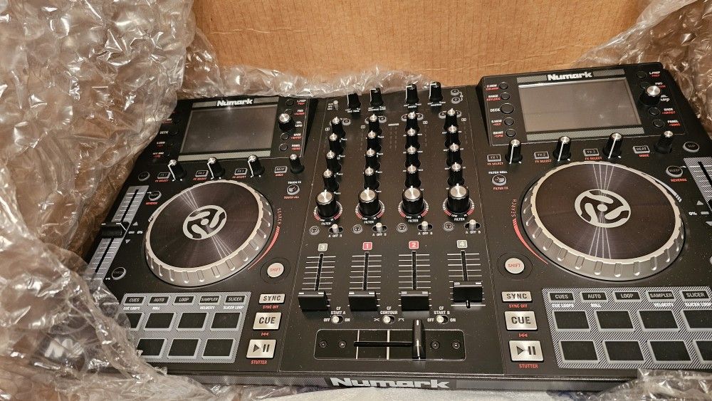 Numark Nv2 DJ Controller With Mike And Light