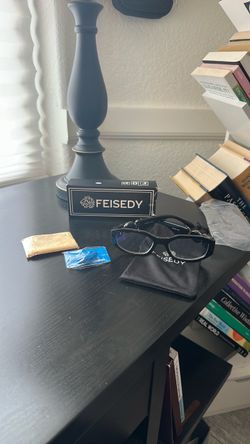 Feisedy Black Rectangular Sunglasses with 2.5X Prescription and Case
