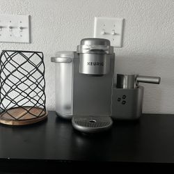 KEURIG  Single Serve Coffee Maker With Latte And Cappuccino 