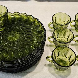 Anchor Hocking Olive Glass Plates W/cups