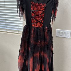 Vampire Costumes Size:10/12 Youth