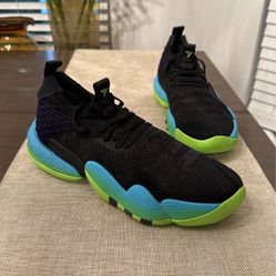 Adidas Trae Young 2.0 Men’s Basketball Shoes Sz. 9