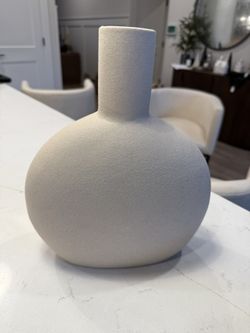 Modern Style Plaster Vase