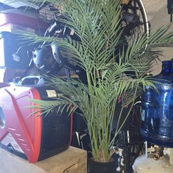 Beautiful Palm Imitation Plant,  Flexible To Adjust