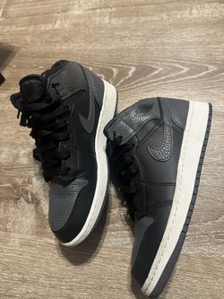 Air Jordan 1 Mid BG SIZE 5 1/2