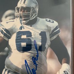 AutographedGiant 8 x 10 photograph of Nate Newton 