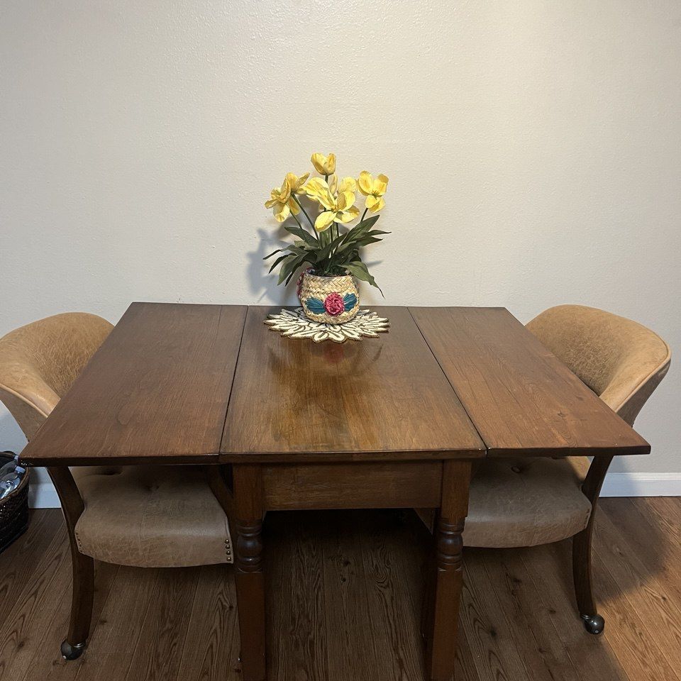 Foldable Rolling Table with 2 Rolling Chairs – Clean & Excellent Condition