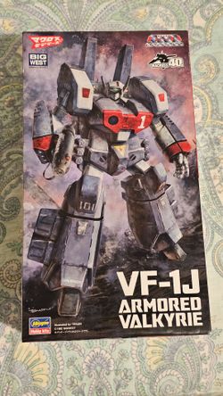 1/72 Macross or Robo Tech VF-1J Armored Valkyrie. Partly built.