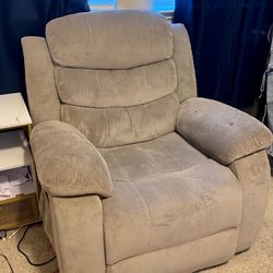 Reclining heating and massage chair