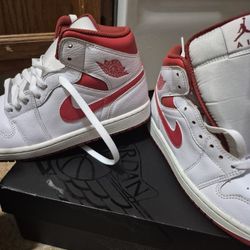 NIKE JORDANS ONE