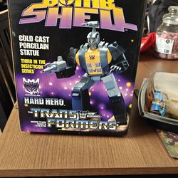 Transformers hard hero bombshell die cast figure