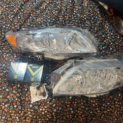 09-10 Toyota Corolla Headlights With Lightbulbs