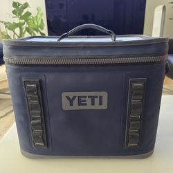 Yeti Hopper Flip 18 Soft Cooler Navy Blue