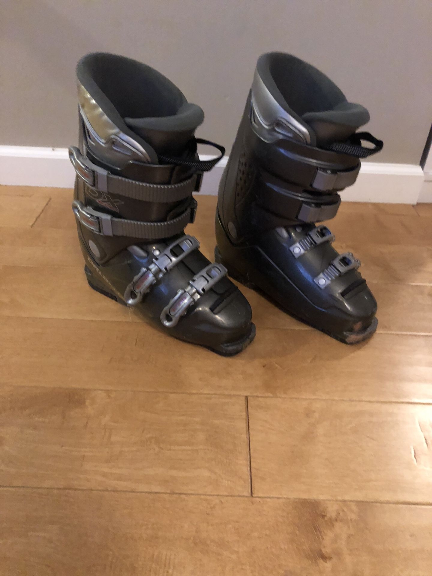 Ski Boots- Dalbello Size 27