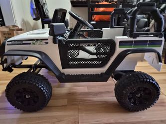 Kids electric car with remote , 2 batteries 12v each