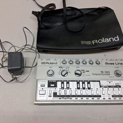 Roland TB-303 Acid Bassline Synthesizer With Carry Case