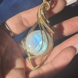 Rainbow Moonstone Pendant