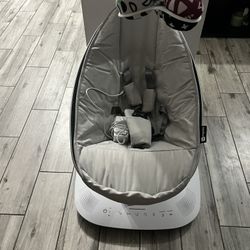 4moms MamaRoo Multi-Motion baby swing 