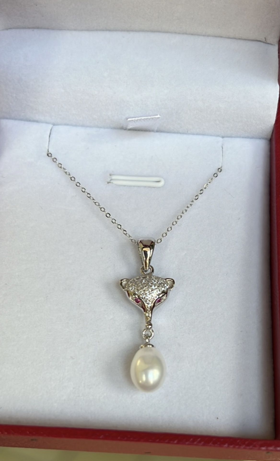 Sterling silver necklace with freshwater pearl