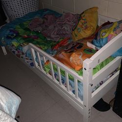 Toddler bed