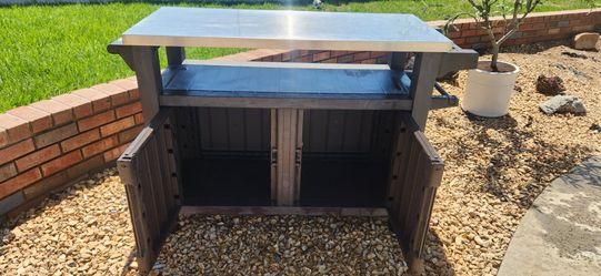 Outdoor bar cart