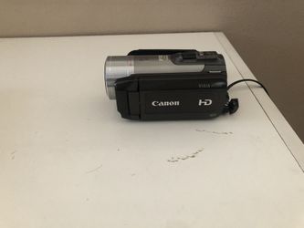Canon vixia HF 200 HD camcorder