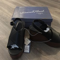 New in box size 8.5 wedge heels