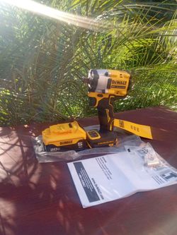 DeWalt 20 v  new. Impact  wrench.  1/2". . battery.  5.0 AH