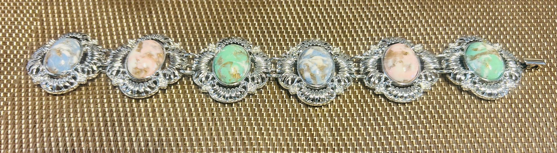 Vintage Sarah Coventry 7 Inch Bracelet With Beautiful Stones  