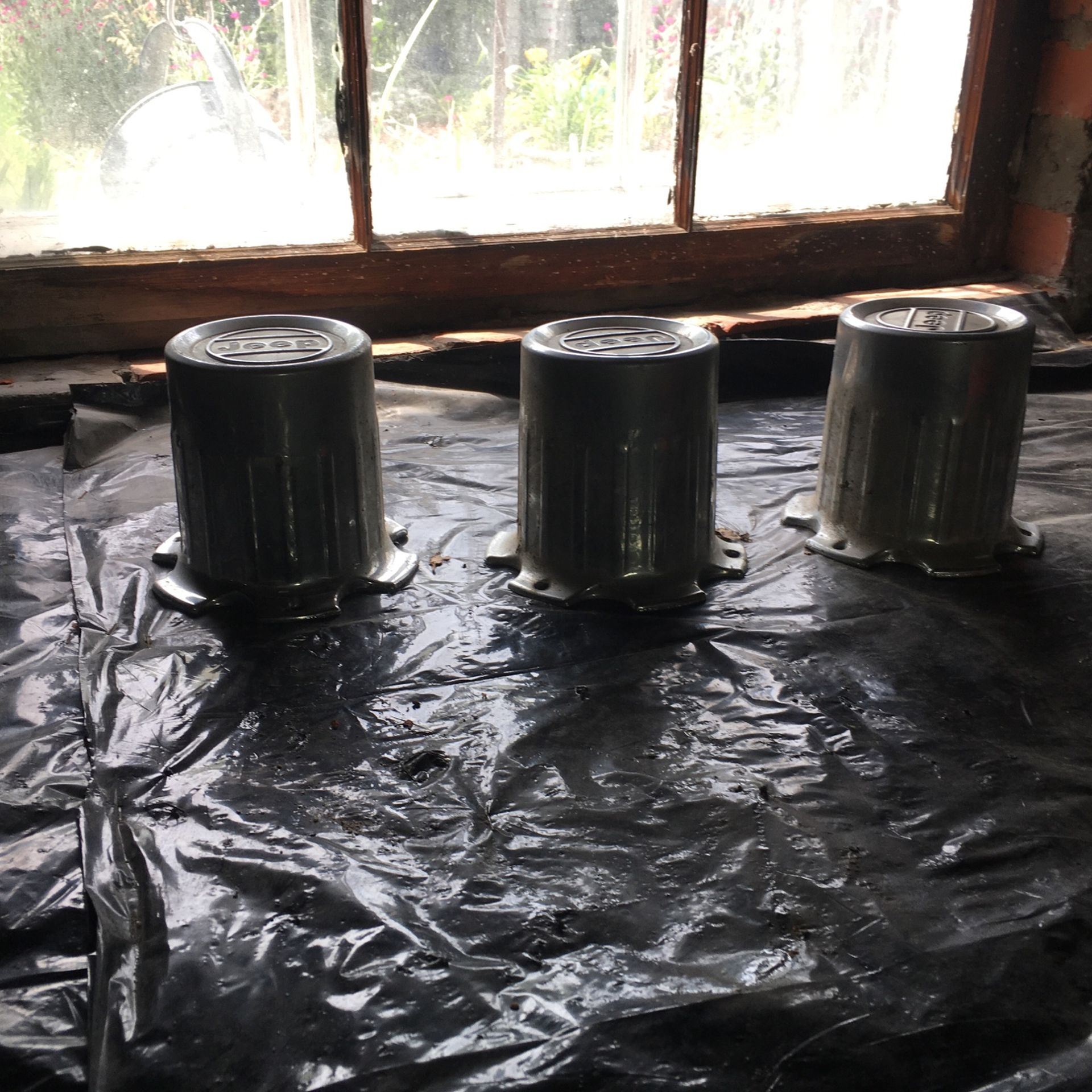 Late 1980 Jeep centercaps (Grand wagoneer)