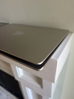 2022 MacBook Air 13 M2 8GB 256GB gold