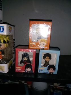 3 anime pin stand & 1 Ben solo pop figure