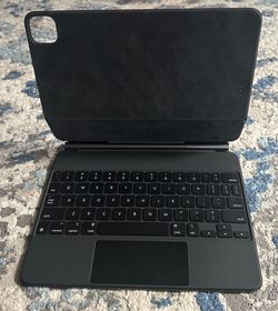 Apple Magic Keyboard 11-inch and Apple Pencil 2nd Gen