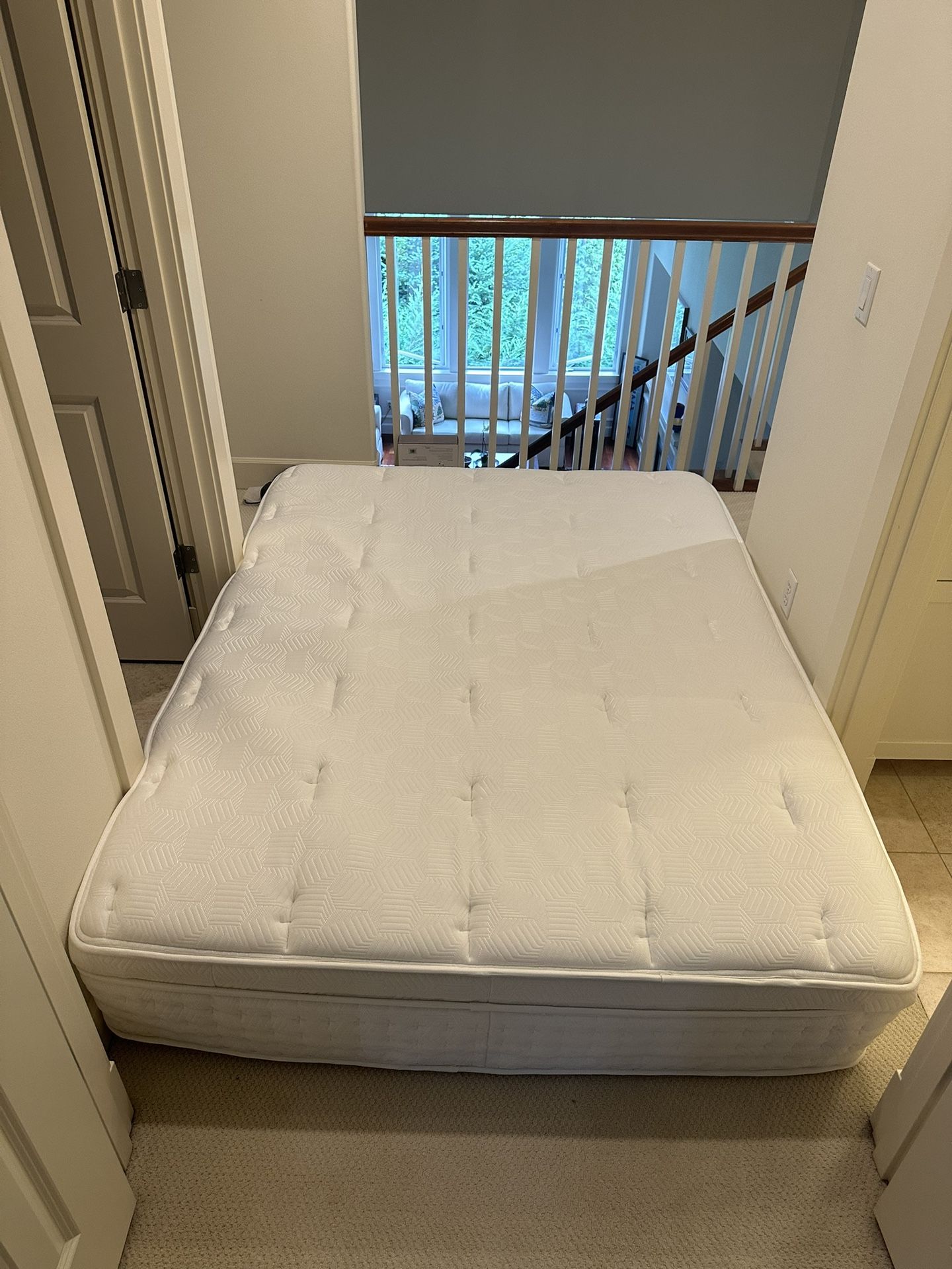 Zinus 13” Queen Memory Foam Hybrid Spring Mattress & Box Spring