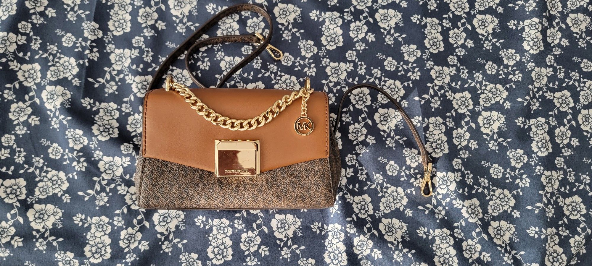 I Have This Michael Kors Purse In Really Good Condition 