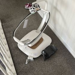 4moms MamaRoo Multi-Motion Baby Swing, Bluetooth Enabled with 5 Unique Motions, Black