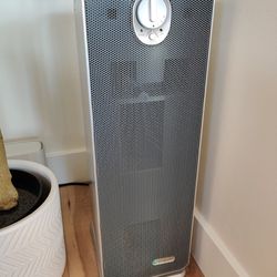 Air Purifier - GermGuardian 4-in-1 Air Purifier with True HEPA filter -- EXCELLENT CONDITION
