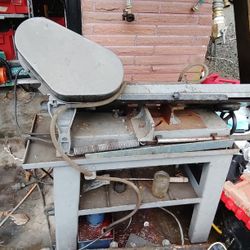 Oil-fed band saw
