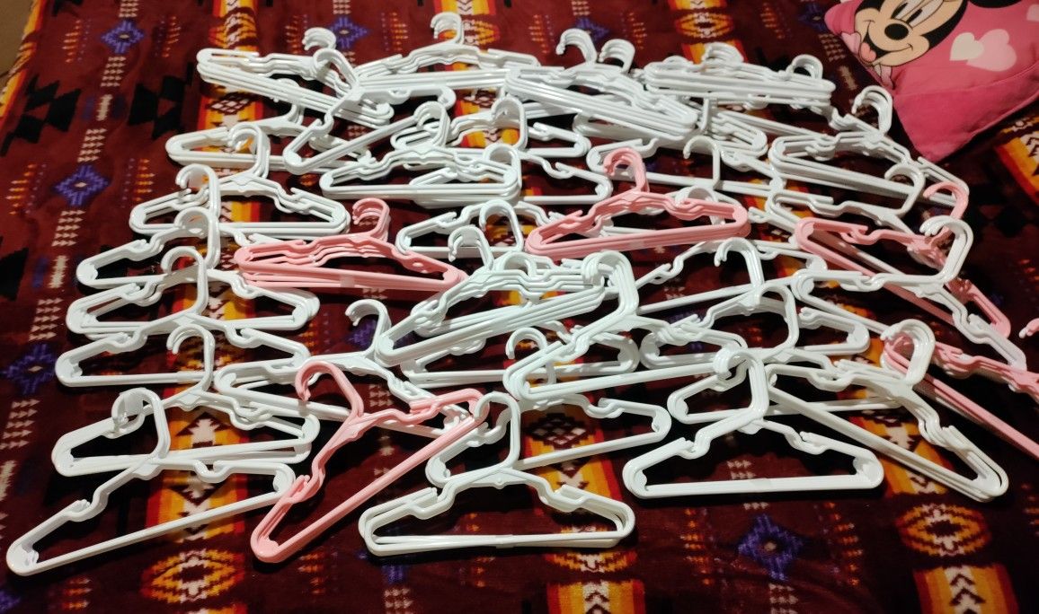Kids Hangers, 200 Hangers 5 For $1 Or $40 For All. Pick Up Only No Holds.