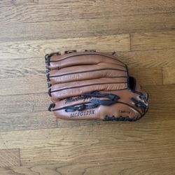 MacGregor MCFG125X 12.5" RHT "Varsity Fielder" Baseball Glove