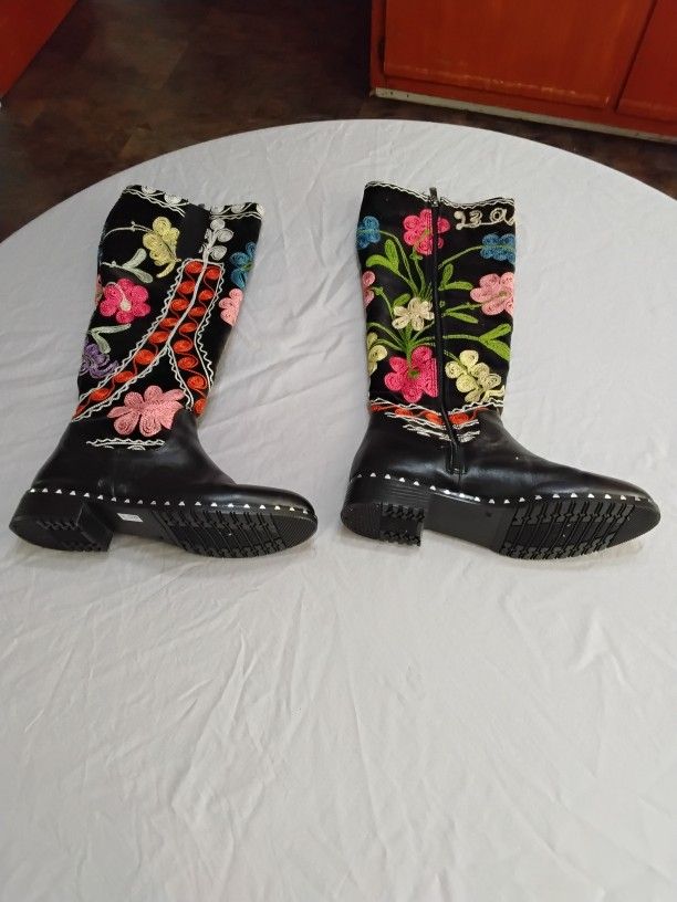 Ladies Cowgirl Boots Size 8.5