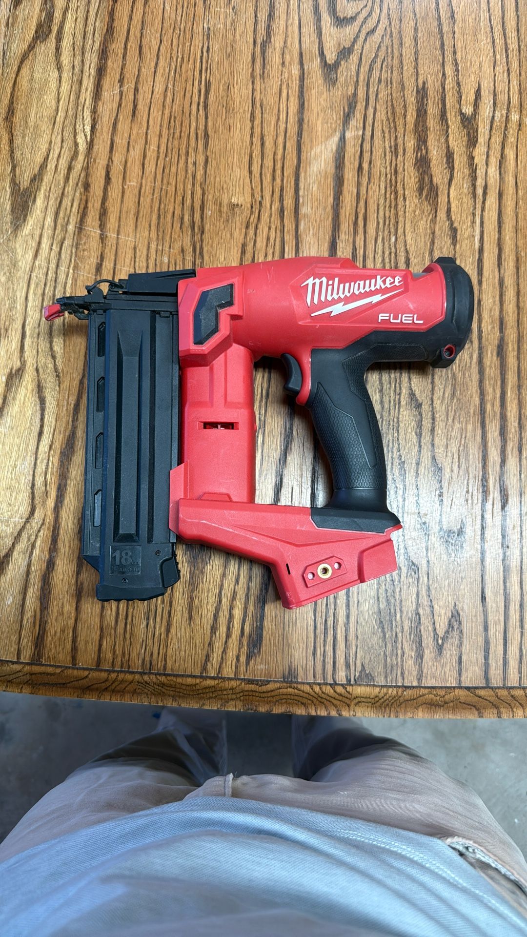 Milwaukee M18 Fuel 18 ga Brad Nailer