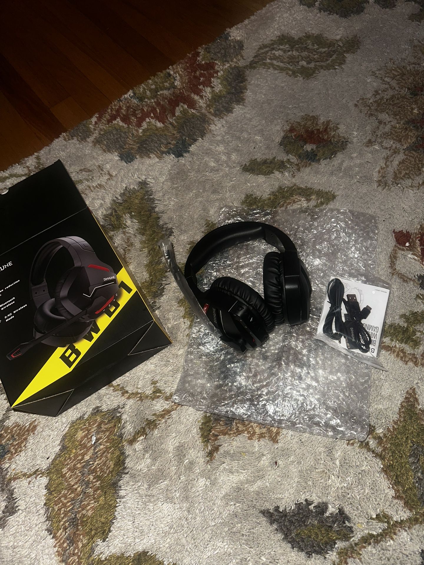 Unused Binnune Bluetooth wireless headphones