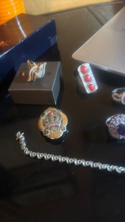 Various ladies silver jewelry