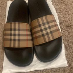 brand new burberry slides 