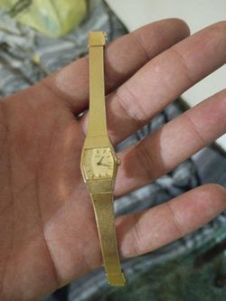 Seiko childs gold watch (women)